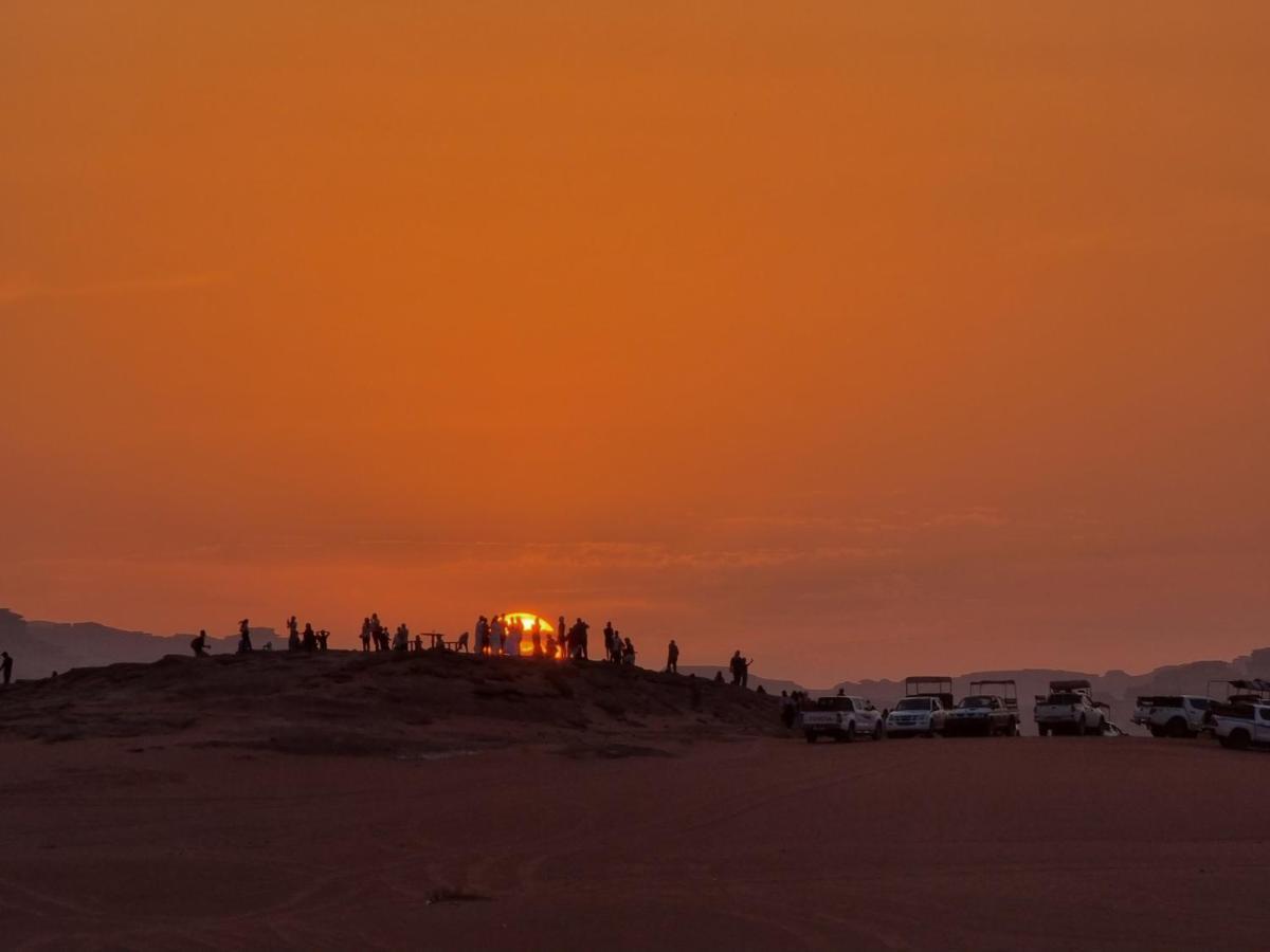 ホテル Desert Knights Camp ワディ ・ラム エクステリア 写真