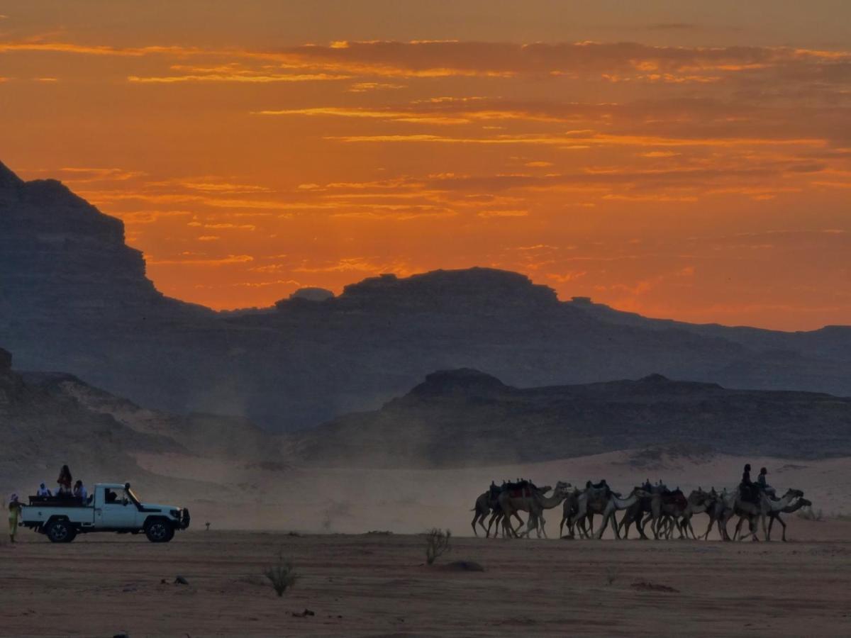 ホテル Desert Knights Camp ワディ ・ラム エクステリア 写真